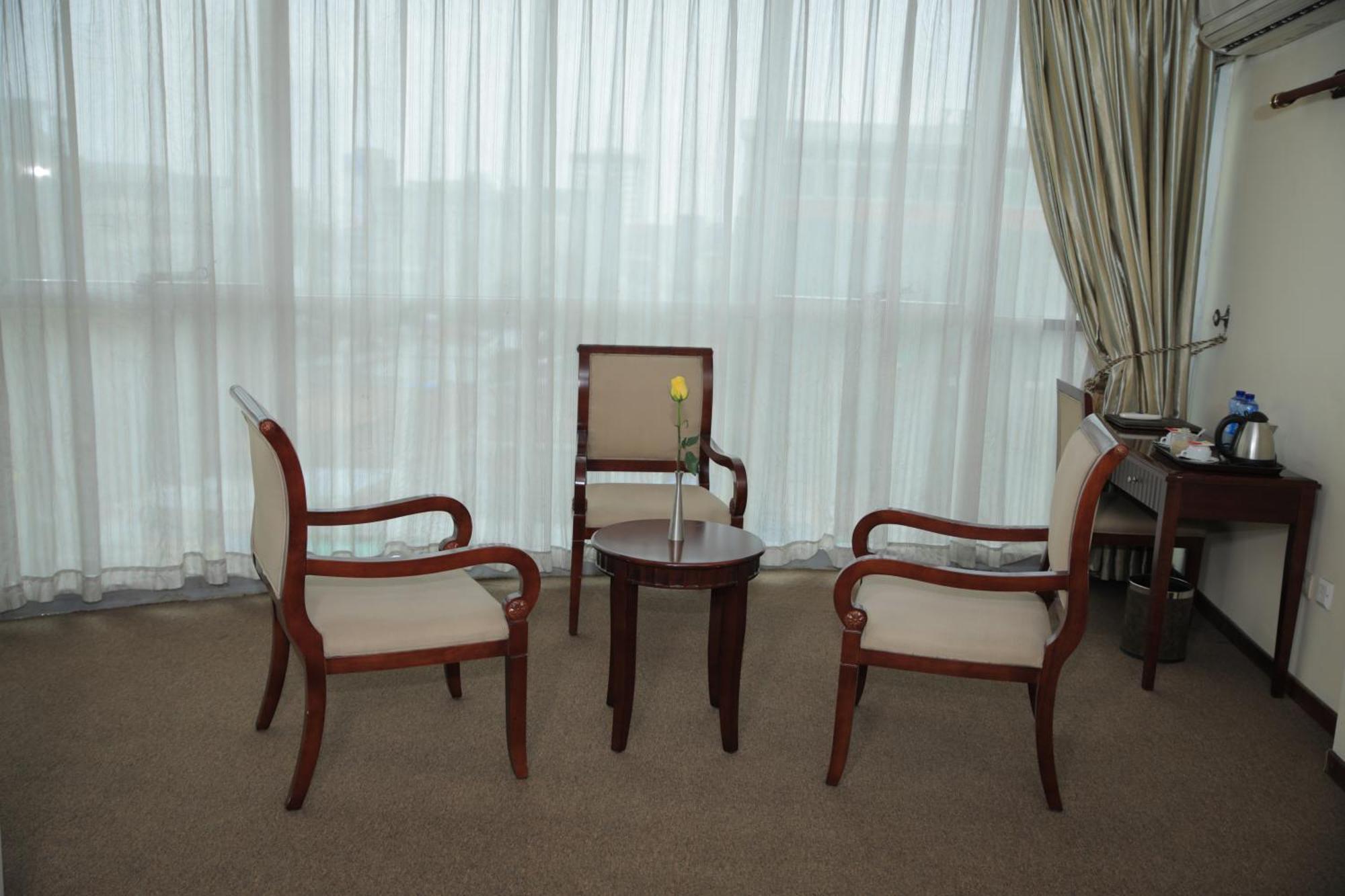 Debredamo Hotel Addis Ababa Exteriör bild